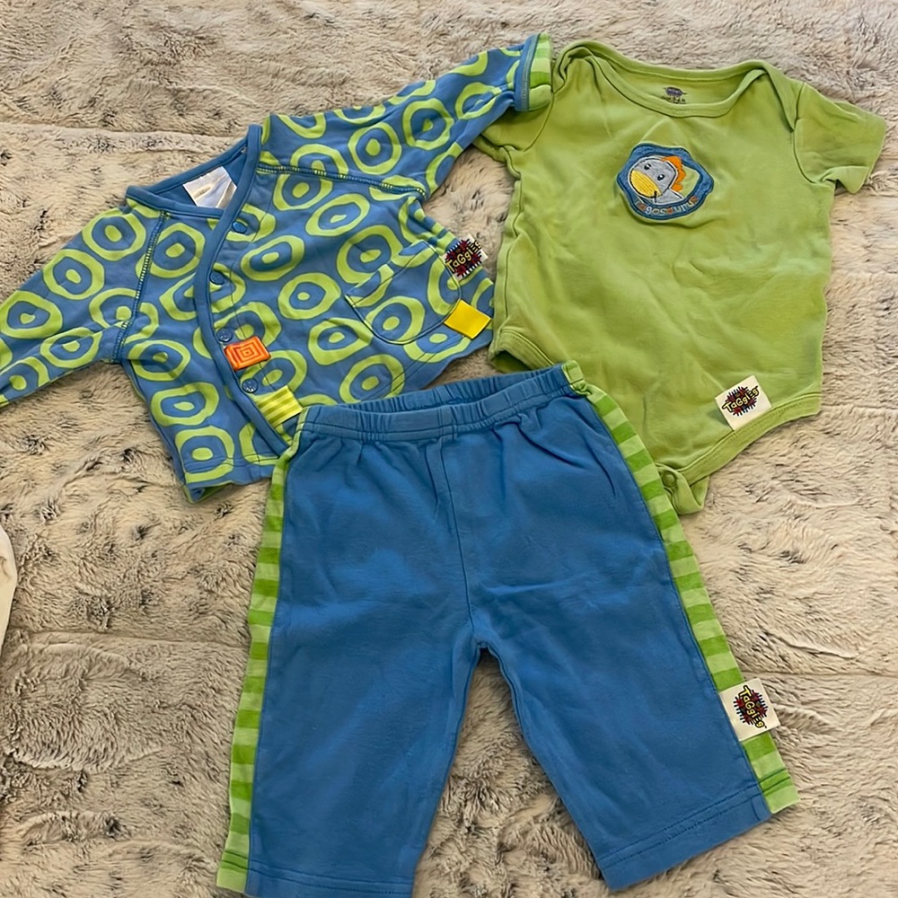 3-6 month Taggies outfit